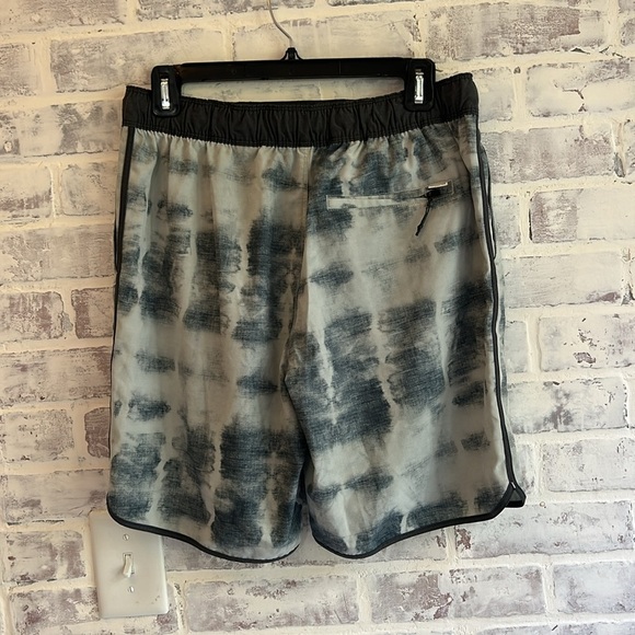 7Diamonds Men’s Core Active Shorts Hybrid 8” Tie-Dye Black and Gray Size Medium - Picture 5 of 7